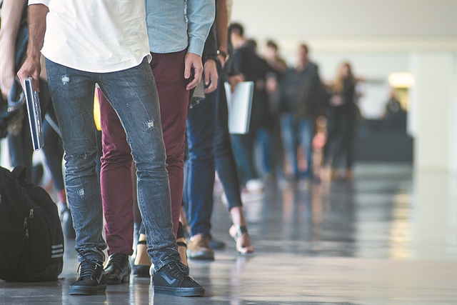 Κίνδυνος για υψηλή ανεργία χωρίς τα μέτρα στήριξης