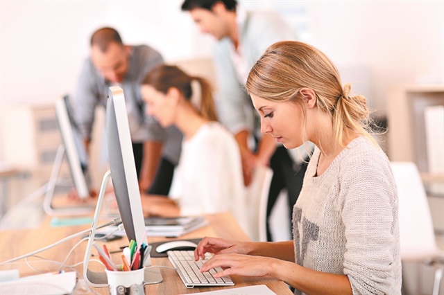 Στο προσκήνιο κατώτατος μισθός και ευέλικτο ωράριο