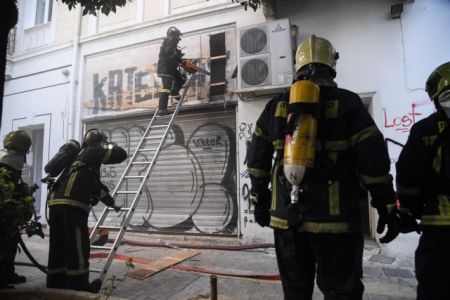Βύρωνας: Χωρίς τις αισθήσεις της εντοπίστηκε γυναίκα μετά από φωτιά στο σπίτι της