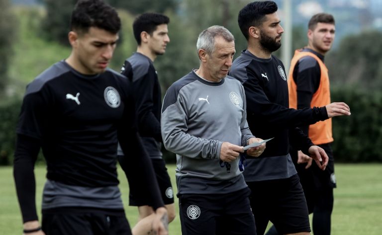 Ο Ζαγοράκης σκέφτεται τον Νιόπλια για την ΕΠΟ