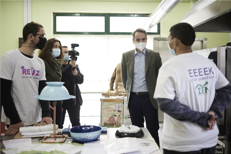 Παγκόσμια Ημέρα Αυτισμού : Επίσκεψη Μητσοτάκη στο Εργαστήριο Ειδικής Επαγγελματικής Εκπαίδευσης στον Άγιο Δημήτριο