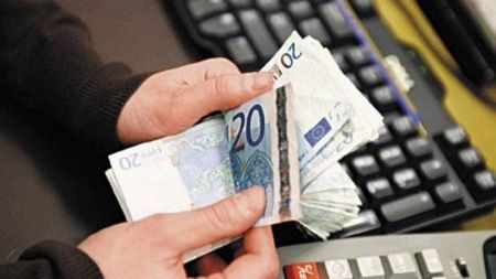 Επίδομα 400 ευρώ: Πότε πληρώνονται οι δικαιούχοι σε τουρισμό και επισιτισμό