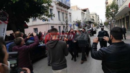 Δήμαρχος Πατρέων σε Πέτσα: Ανοίξτε τα καταστήματα – Νέα διαμαρτυρία μετά τη σύσκεψη