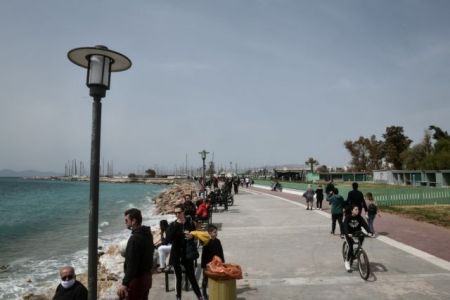 Lockdown : Ξεχύθηκαν και πάλι στις παραλίες οι πολίτες για να… «γεμίσουν» μπαταρίες [εικόνες]
