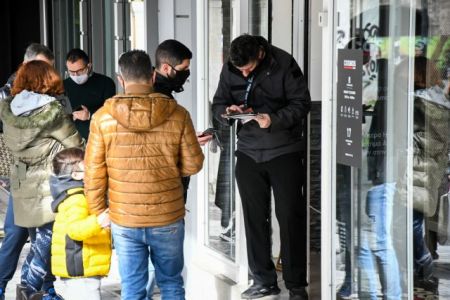 Λιανεμπόριο : Όλα τα μέτρα για το restart – Τι ισχύει για τις μετακινήσεις