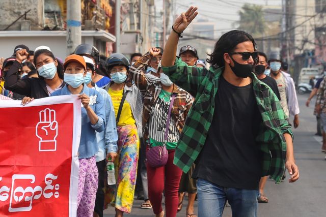 Μιανμάρ : Έξυπνα τηλέφωνα εναντίον ελεύθερων σκοπευτών