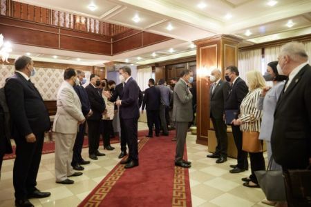Συνάντηση Μητσοτάκη με τον πρόεδρο Μένφι – Διευρυμένες συνομιλίες Ελλάδας και Λιβύης