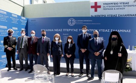 Η πρόεδρος της Δημοκρατίας στα εγκαίνια της νέας πτέρυγας στο κέντρο υγείας της Σαλαμίνας