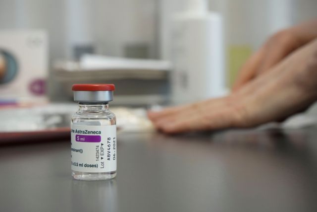 Eμβόλιο AstraZeneca : Τρία σενάρια στο μικροσκόπιο της Εθνικής Επιτροπής Εμβολιασμών – Σήμερα οι αποφάσεις | tovima.gr
