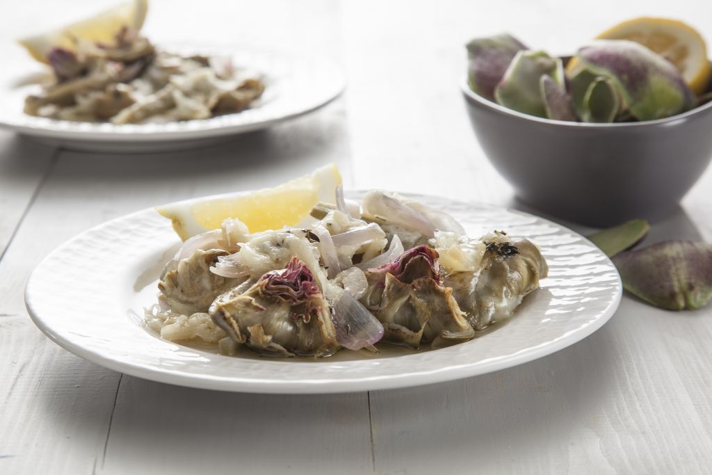 Αγκινάρες ψητές με σκόρδο και πεκορίνο