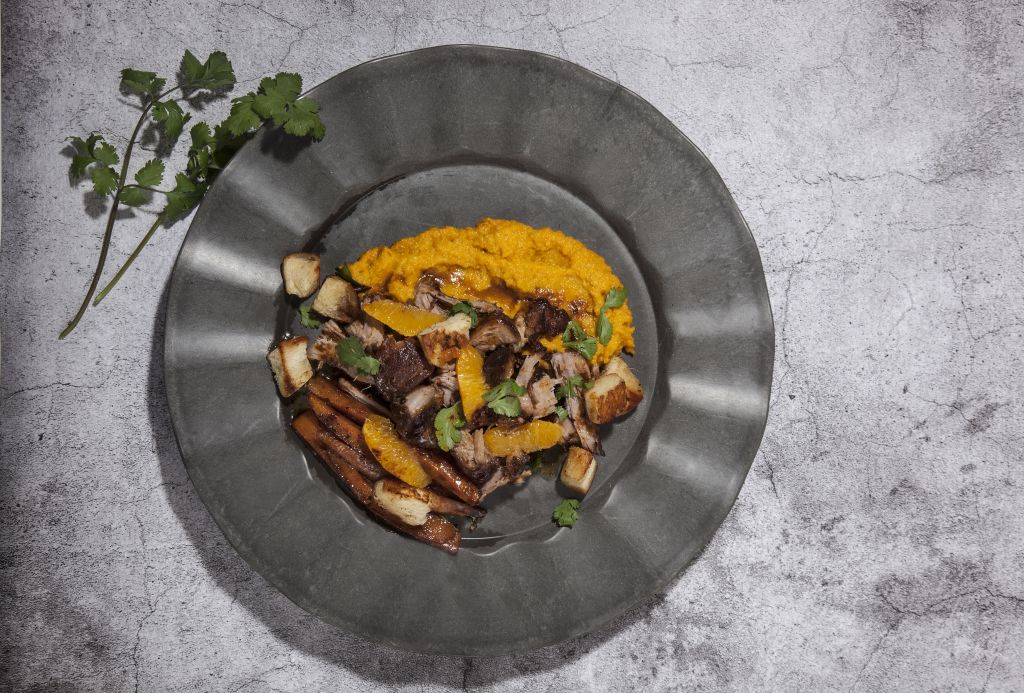 Αρνί με καρότα, κουμκουάτ και «πολίτικο» άρωμα