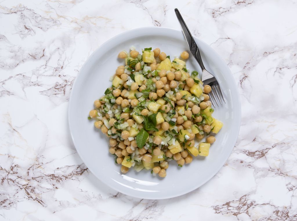 Ρεβίθια με ανανά, φινόκιο και λάιμ