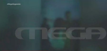 Αποκλειστικό βίντεο MEGA: «Κορωνοπάρτι» σε σπίτι στο κέντρο της Αθήνας