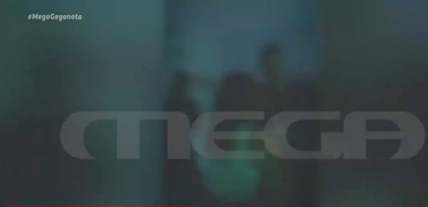 Αποκλειστικό βίντεο MEGA: «Κορωνοπάρτι» σε σπίτι στο κέντρο της Αθήνας