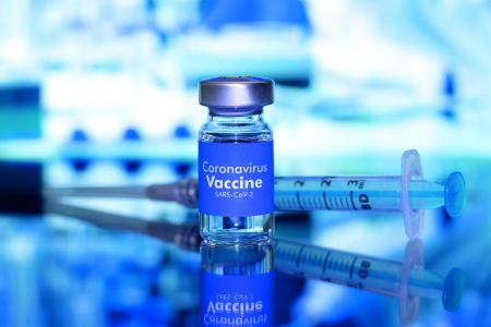 Εμβόλια: Οι μύθοι που καταρρίπτει η επιστήμη