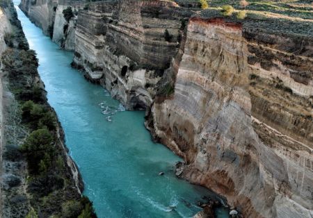 Κόρινθος : Εντοπίστηκε πτώμα γυναίκας να επιπλέει στον Ισθμό