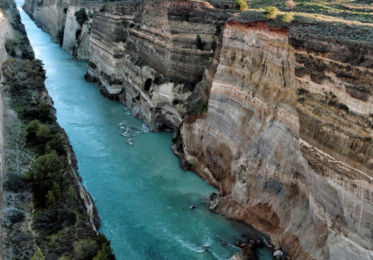 Κόρινθος : Εντοπίστηκε πτώμα γυναίκας να επιπλέει στον Ισθμό