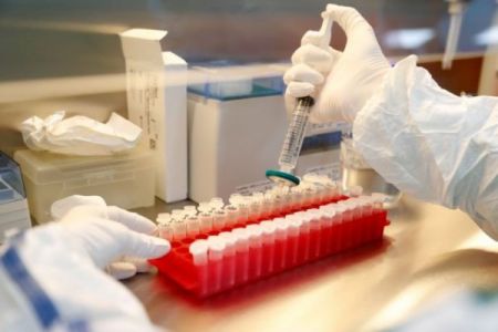 Εμβόλια και self tests για τη «Μεγάλη Έξοδο»: Στη μάχη και νέο εμβόλιο – Ποιοι παίρνουν σειρά στους εμβολιασμούς