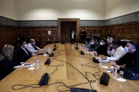 Τσίπρας συνάντηση με ΟΛΜΕ : Η κυβέρνηση άνοιξε τα σχολεία όπως ακριβώς τα έκλεισε