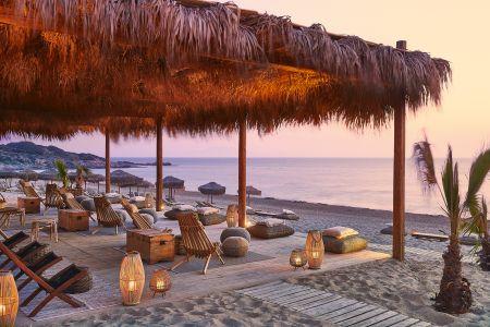 «Πάσχα μαζί» από τη Grecotel: Δυο μαγικοί προορισμοί περιμένουν να υποδεχτούν την οικογένειά μας