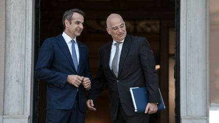 Τετ α τετ Μητσοτάκη – Δένδια – Τι συζήτησαν ενόψει της συνάντησης με Τσαβούσογλου