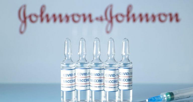 Αμεση διακοπή της χρήσης του εμβολίου Johnson & Johnson ζητούν οι ΗΠΑ | tovima.gr