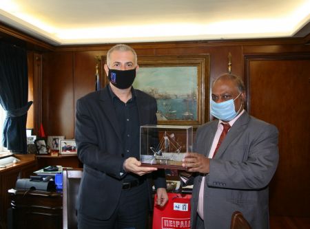 Δήμος Πειραιά : Mε τους πρέσβεις Ινδίας και Ινδονησίας συναντήθηκε ο Μώραλης