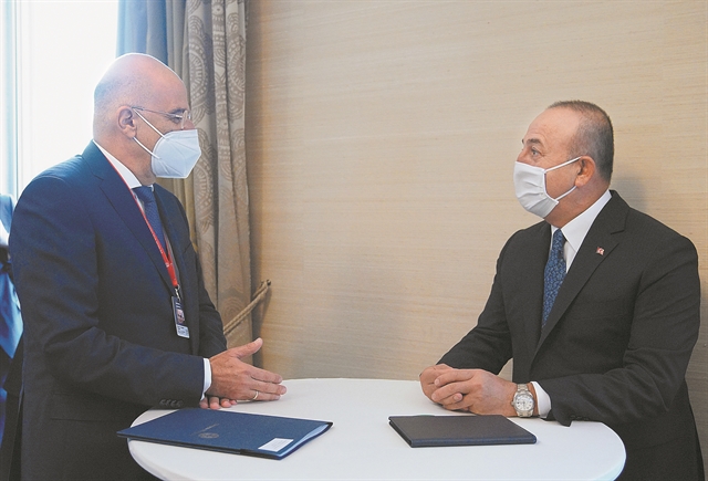 Τσαβούσογλου : Θα συζητήσουμε όλες τις διαφορές με Δένδια