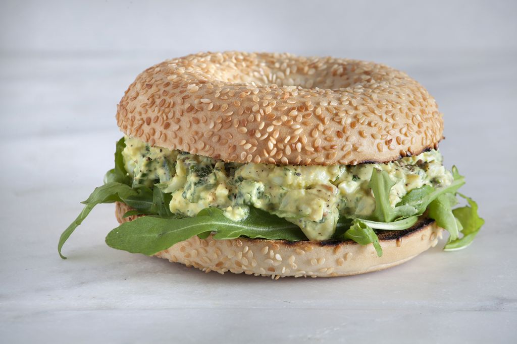 Bagel με αβγοσαλάτα