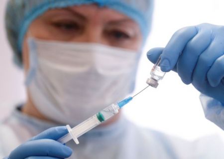 Αποκάλυψη MEGA: Πώς έκλεισαν εκατοντάδες ραντεβού για εμβόλιο εκτός σειράς σε υγιείς εργαζόμενους βιομηχανίας
