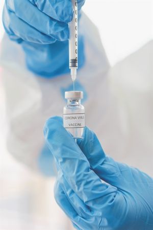 SARS-CoV-2 : Πώς χτίζεται η ανοσία – «Ο ιός είναι ήδη ενδημικός»