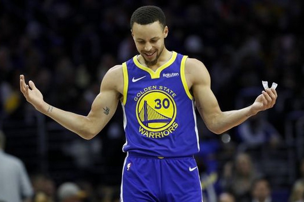 Απίθανος Κάρι: Πέτυχε πάνω από 30 πόντους για ένατο σερί αγώνα