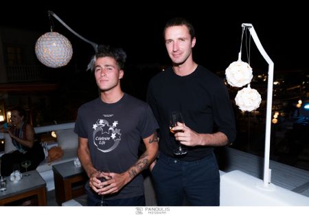 Θεόδωρος Νιάρχος: Εικαστικά αντανακλαστικά