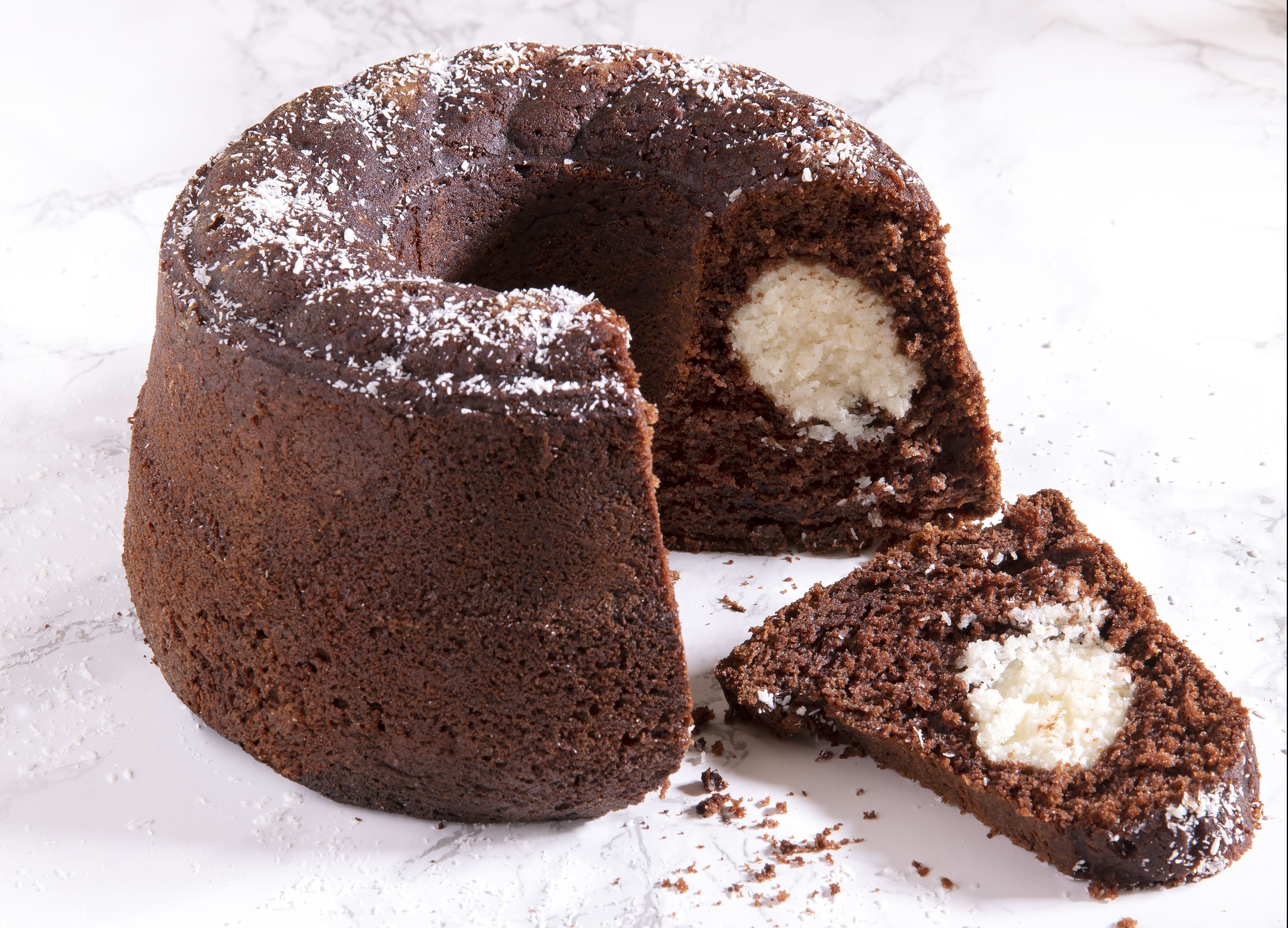 Σοκολατένιο κέικ με μπάλες καρύδας