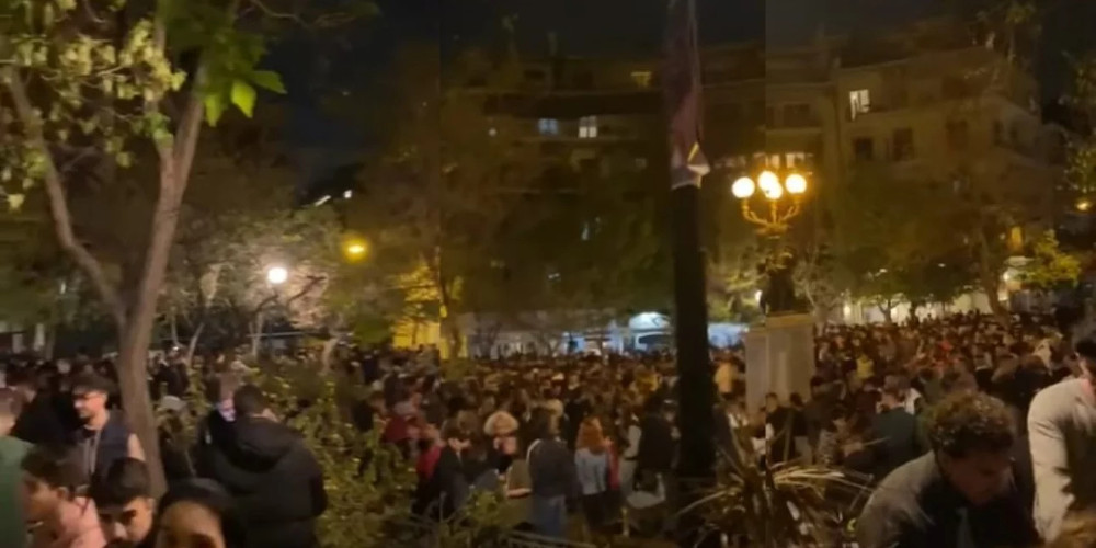 Lockdown: Βουλιάζουν οι πλατείες τη νύχτα – Νέο κορωνο-πάρτι μέχρι πρωίας στην Κυψέλη [βίντεο]