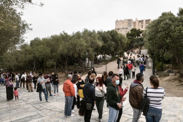 Παγκόσμια Ημέρα Μνημείων : Πλήθος κόσμου στην Ακρόπολη λόγω δωρεάν εισόδου