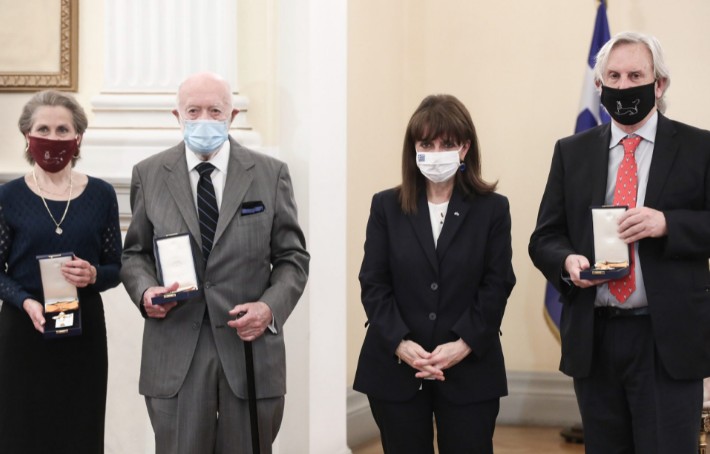 Σακελλαροπούλου : Παράσημο σε 3 αμερικανούς αρχαιολόγους