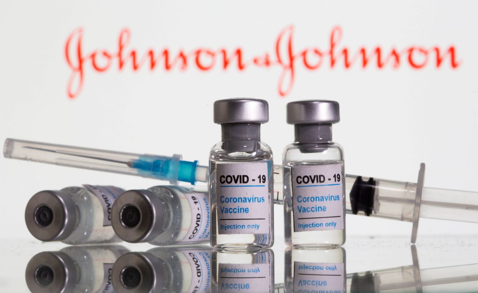 EMA : «Εξαιρετικά σπάνια» τα επεισόδια θρόμβωσης με το εμβόλιο της Johnson & Johnson
