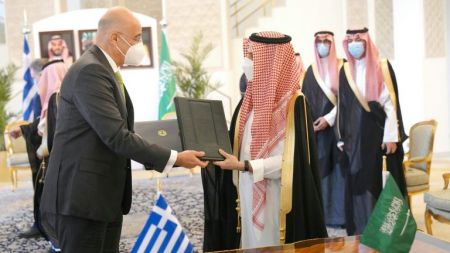 Δένδιας: Ελλάδα και Σαουδική Αραβία αναβαθμίζουν τη διπλωματική και αμυντική συνεργασία τους