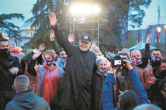 Κάλπες-γρίφος στην Αλβανία