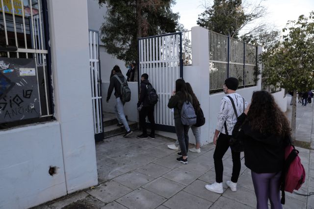 Λύκεια : Τα self test έδειξαν 2.000 κρούσματα σε μαθητές και εκπαιδευτικούς | tovima.gr
