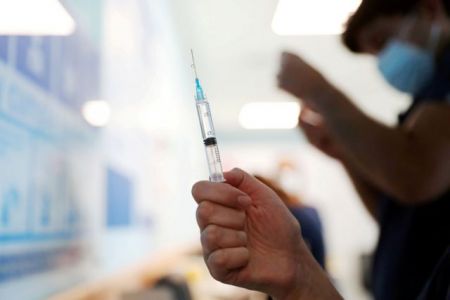 Πελώνη: Γιατί δόθηκε προτεραιότητα εμβολιασμού στους «30-39» – Τι θα ισχύει για τις εκκλησίες
