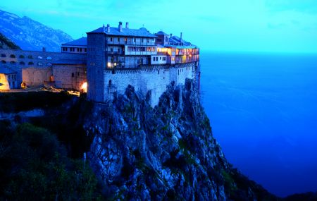 Στα μοναστήρια του Αγίου Ορους