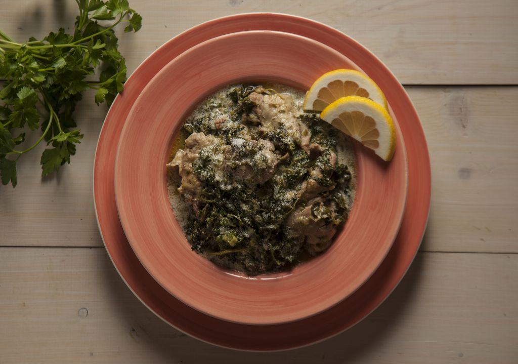 Αρνί-αποκάλυψη με μαϊντανό και αβγολέμονο