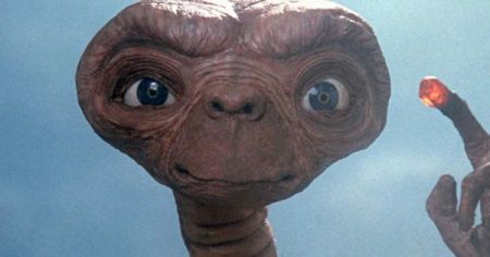 Μας φταίει το εμβόλιο κι όχι ο κάθε αμόρφωτος που έμαθε ιατρική σε μια νύχτα