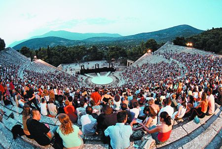Φεστιβάλ Αθηνών & Επιδαύρου : Με το πόδι στο γκάζι και στο φρένο