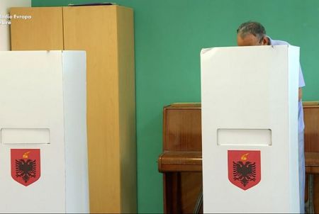 Κάλπες στην Αλβανία για νέα Βουλή – 100 ομάδες παρατηρητών τις παρακολουθούν