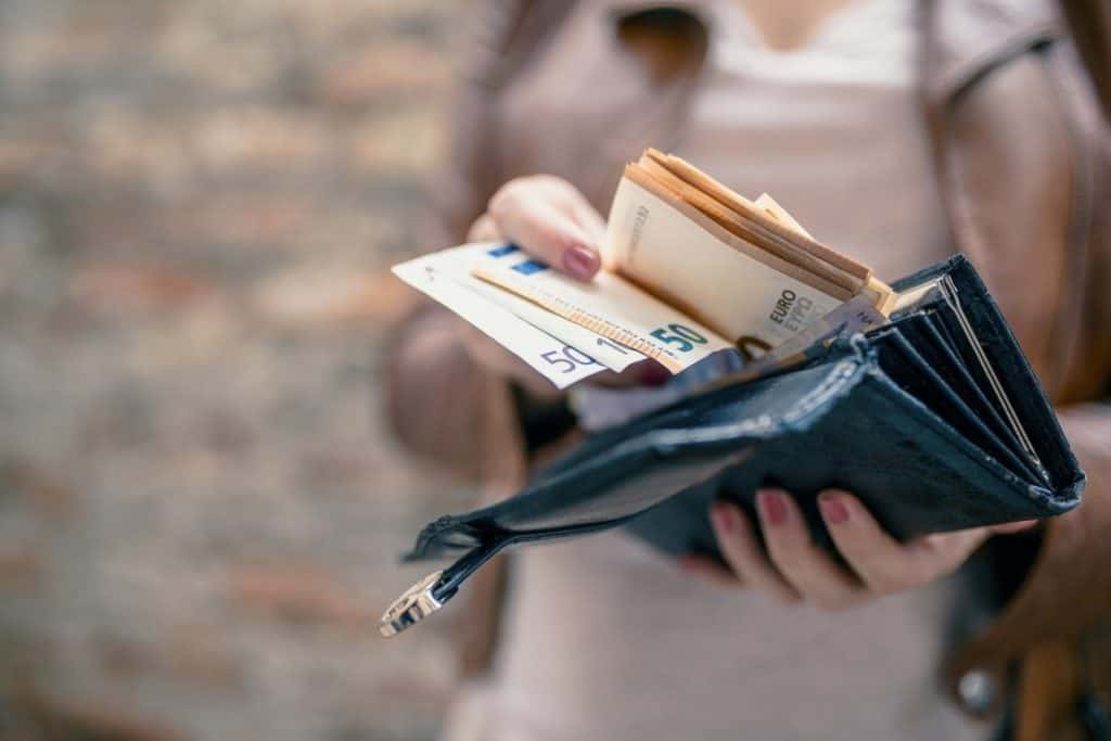 Πότε θα γίνει η καταβολή δώρου Πάσχα, συντάξεων, αναδρομικών – Ολη η λίστα