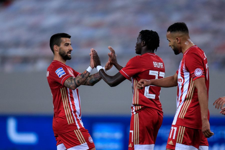 Ολυμπιακός-ΑΕΚ: Η μέρα με τη νύχτα