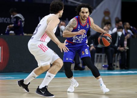 Επική ανατροπή της Ρεάλ με τον γίγαντα Γιουλ (80-76)